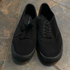 Size 8 Womens American Eagle Shoes.